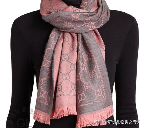 經典品質解讀 Gucci經典款藍寶石墨圍巾與定制棒球帽的「質量真·像」